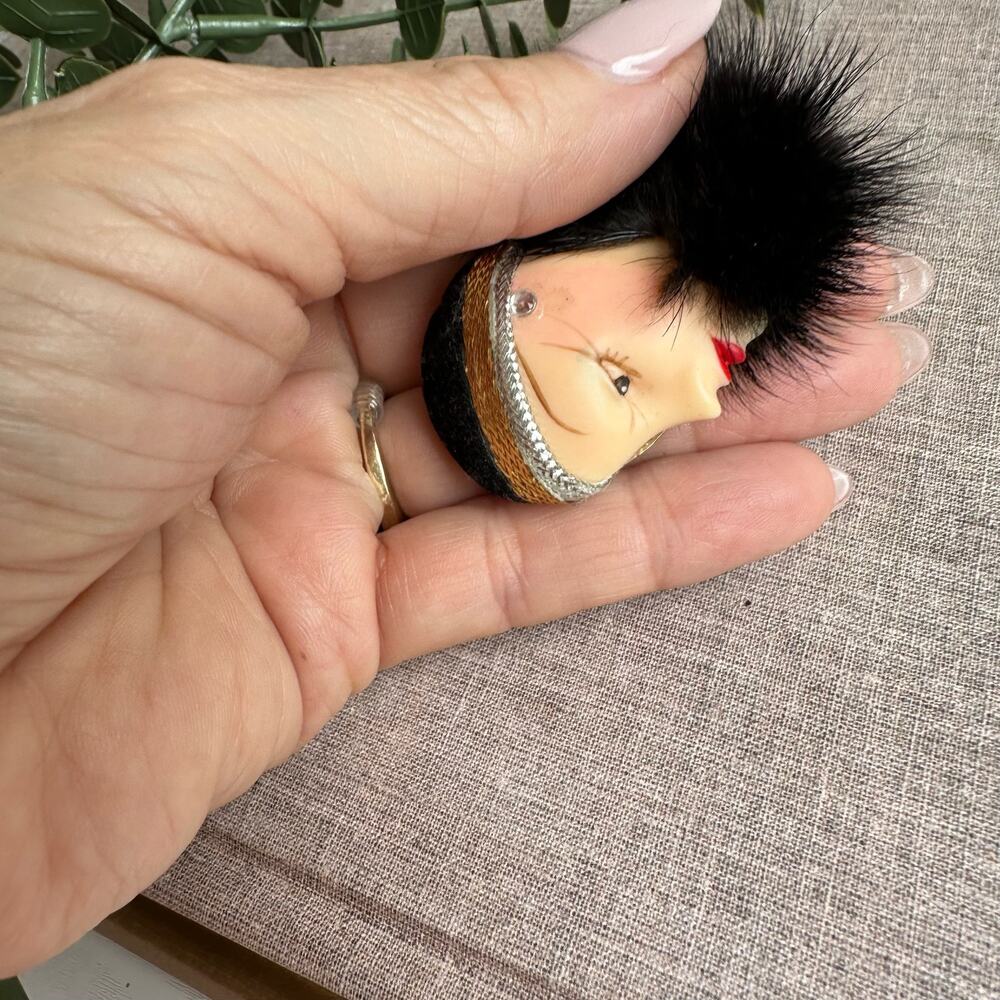Vintage 1920s Flapper Lady Brooch | Art Deco Inspired Pin Mink Fur Trim - Picture 2 of 5
